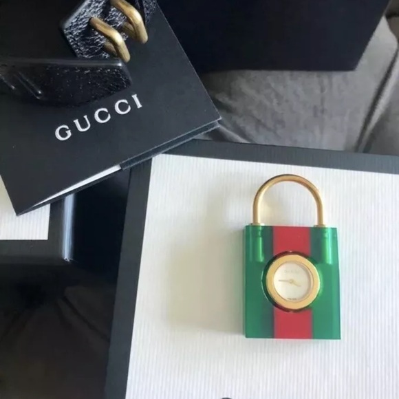 Gucci lock watch 100% authentic - Picture 6 of 8
